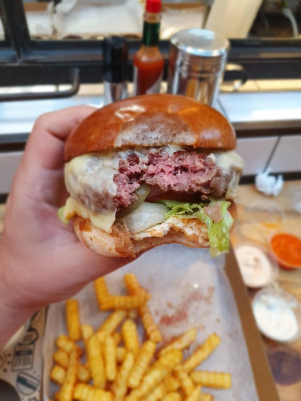 Meat Bar Burger Sarona photo 2