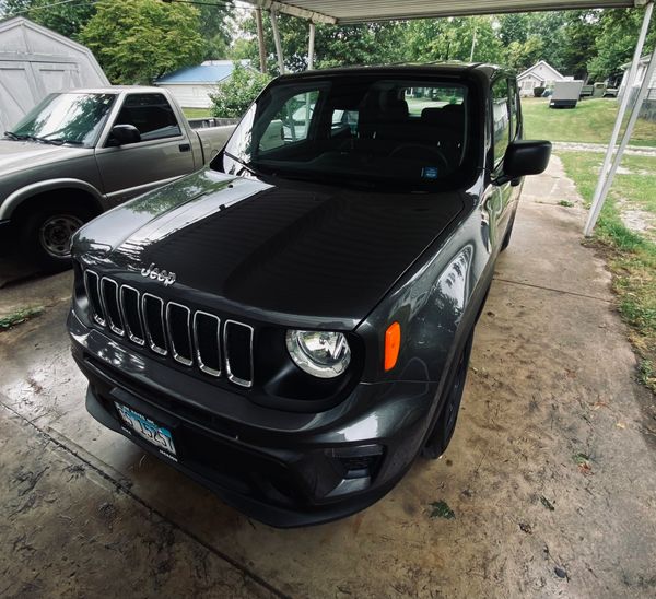 Exterior auto detail on Jeep Renegade 