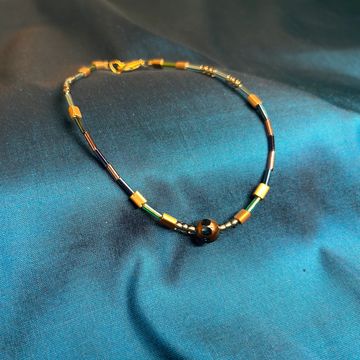 Chasoň star anklet on a blue background