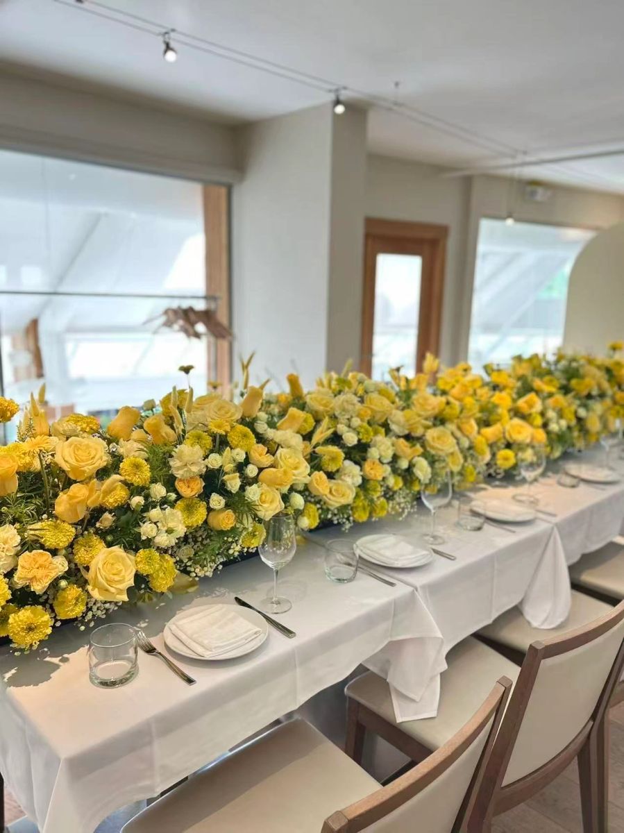 Grand Table Arrangement
