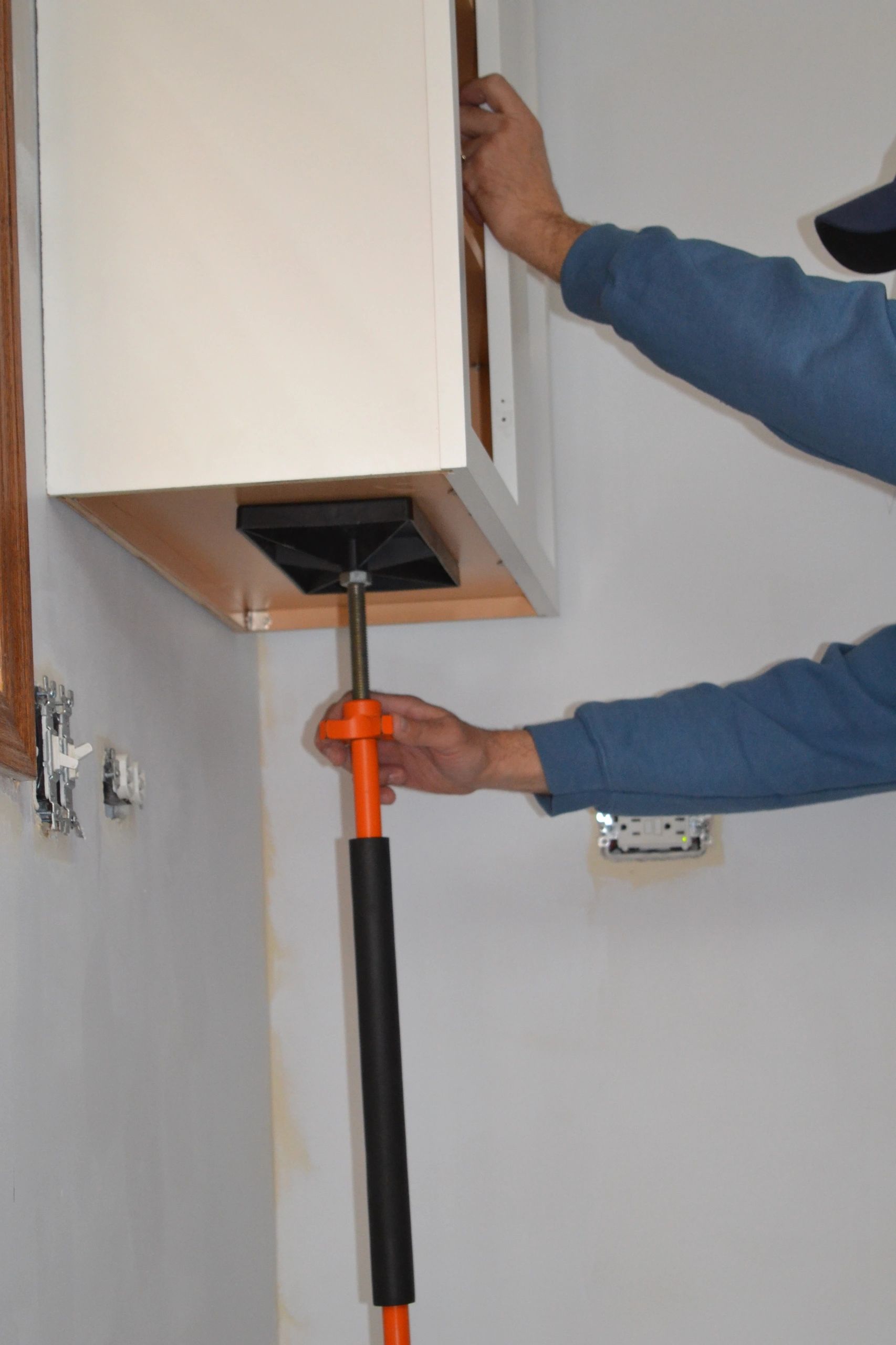 Hang cabinets alone with the T-JAK Original Cabinet Jack 