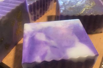 Enriched with organic Shea butter infused with organic cucumber and avocado oil. 