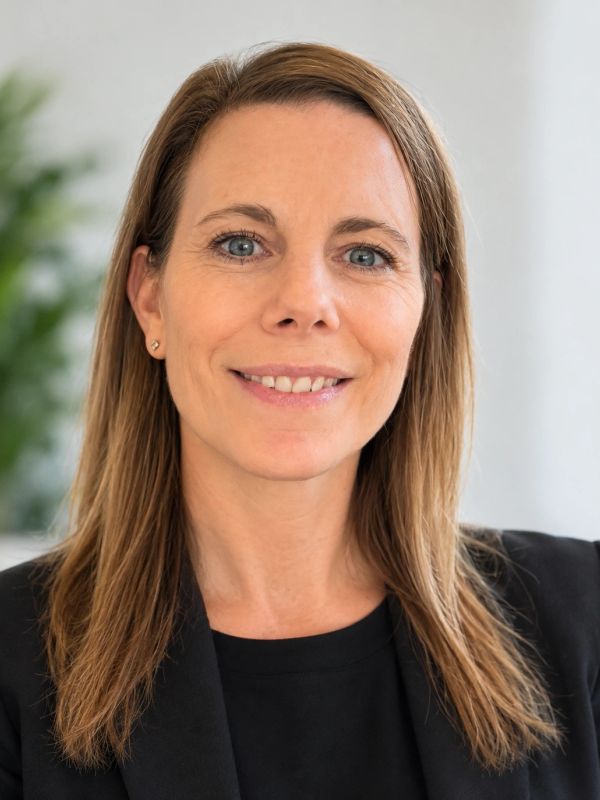 Portrait of a smiling woman with shoulder-length hair.