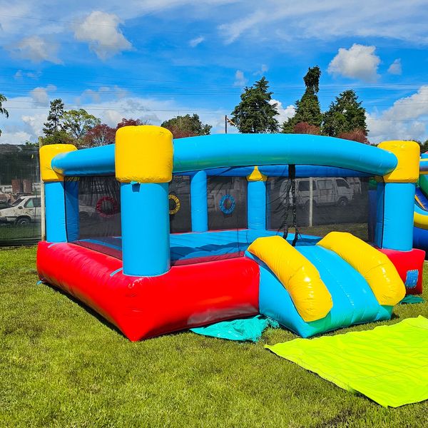 Inflable estilo ring de boxeo para fiestas temáticas en El Oriente Antioqueño


