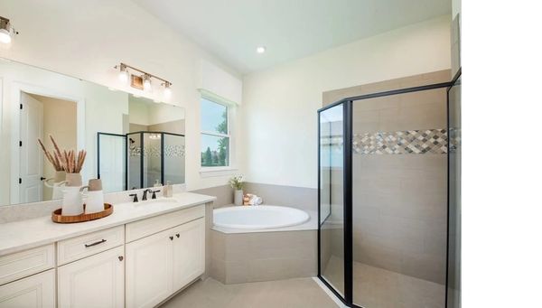 Ambra Owner's Suite Bath
Esplanade Lake Club Taylor Morrison