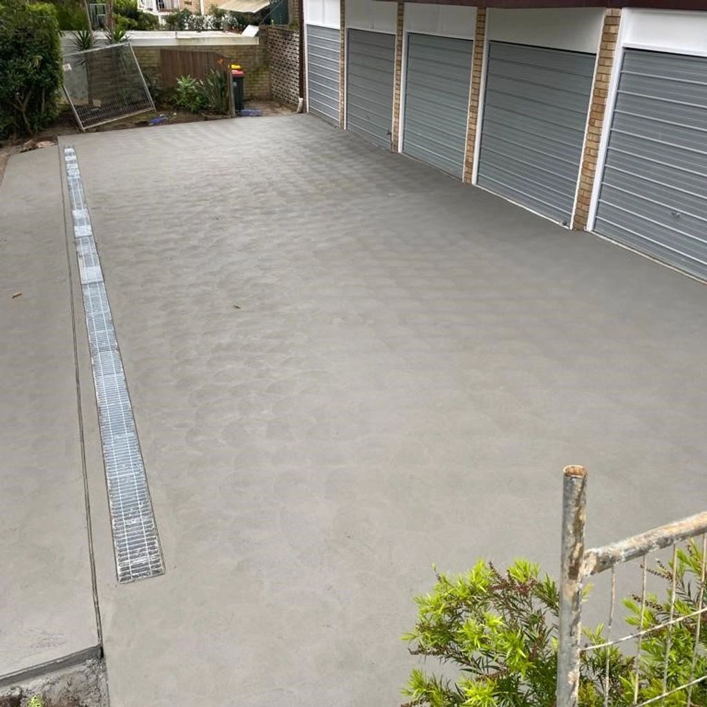 Driveway Wet Concrete Screed Prior To Joint Saw Cuttings

Rosebay Project NSW Sydney Australia, 2029