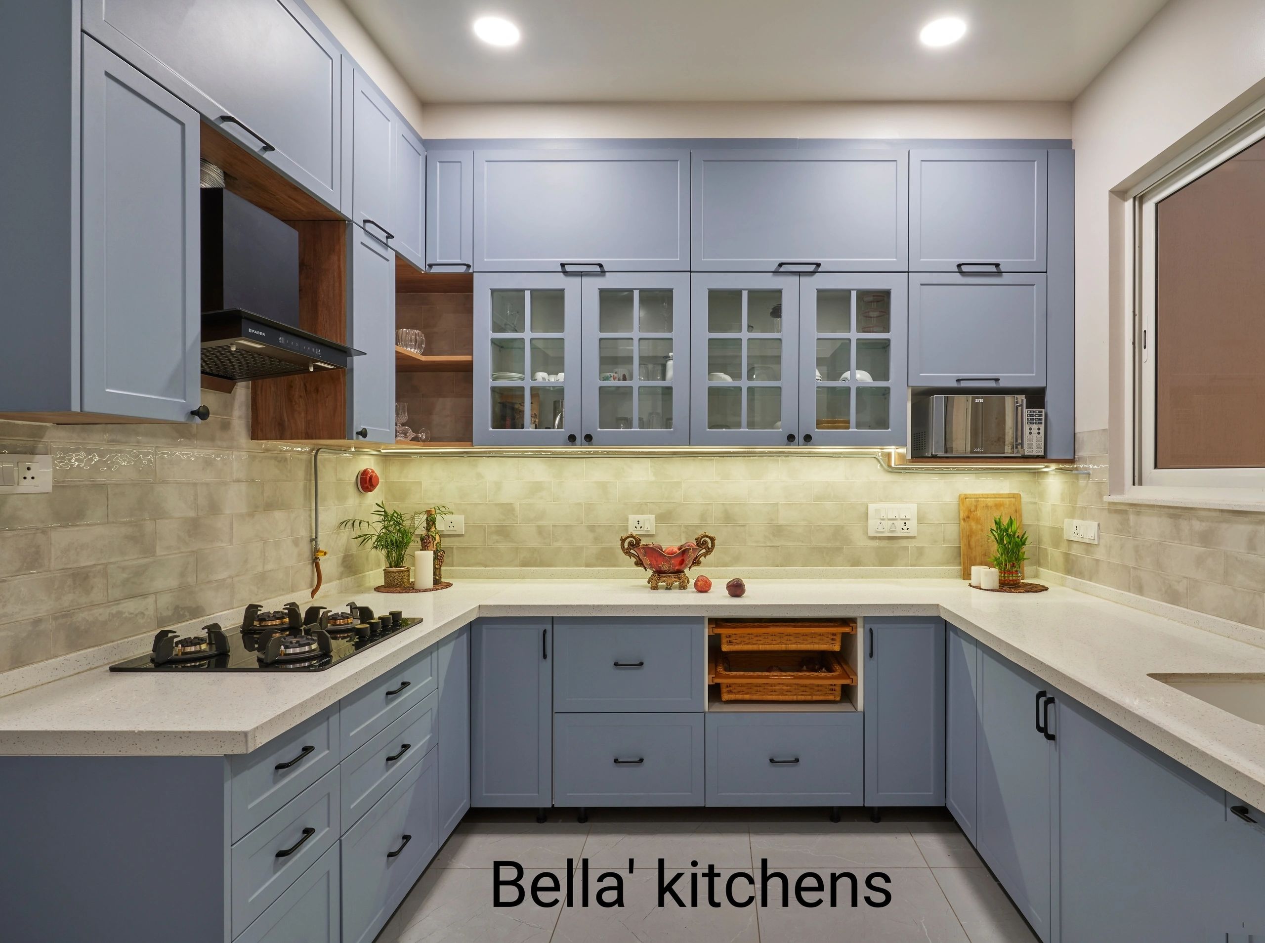 Bella, Kitchen