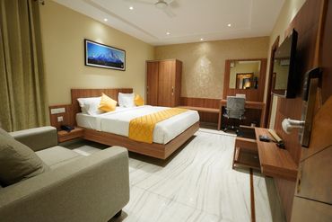 DELUXE ROOM