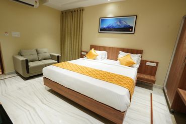 DELUXE ROOM