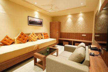 PARTY ROOM