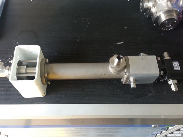 Subsea fluid metering pump
