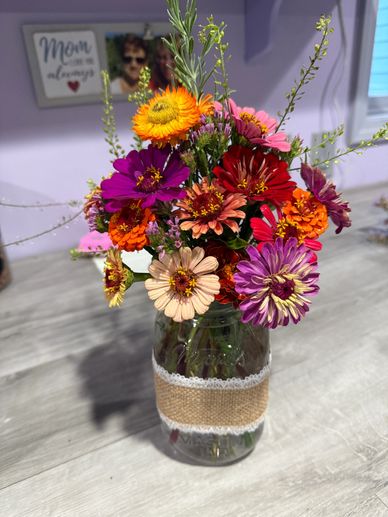 This is a sample of an arrangement that I made for my daughter's wedding.
