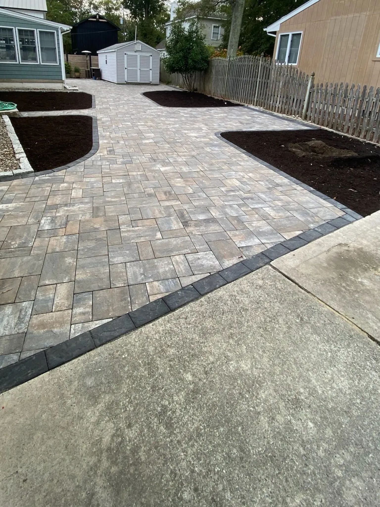 RICH PAVESE LANDSCAPING LLC logo