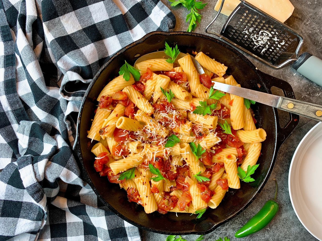 Pasta with Garlic-Jalapeño Tomato Sauce