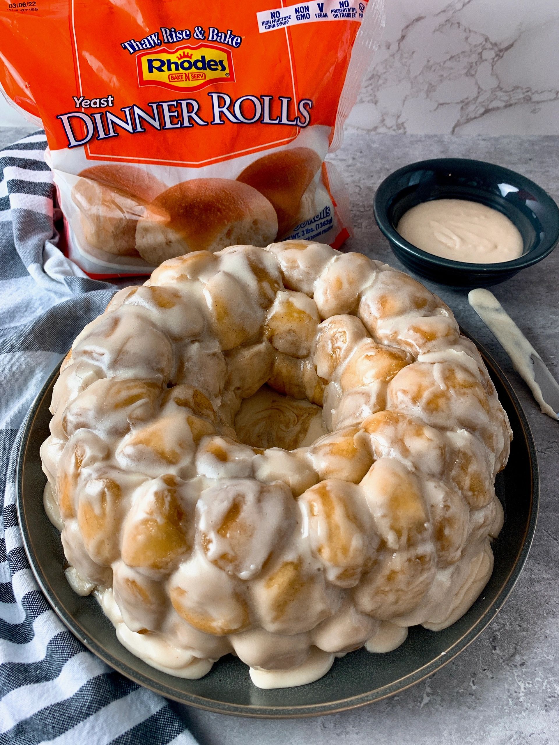 Cinnamon Roll Monkey Bread (w/refrigerated rolls!) [VIDEO] - Dinner, then  Dessert