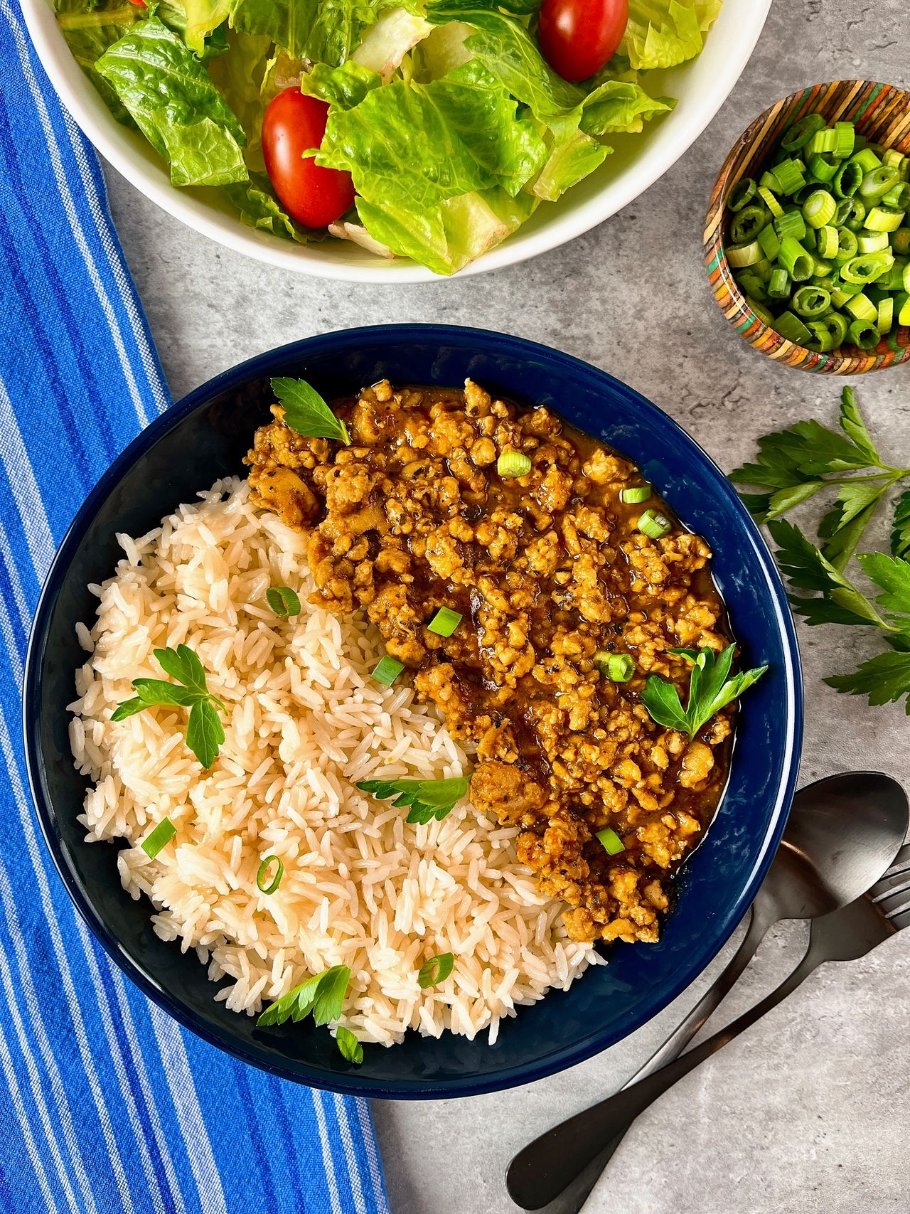 Sloppy Joe Salad Bowls - Everyday Reading