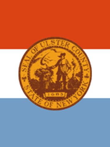 Flag of Ulster County, New York, with a central seal on a tricolor background.