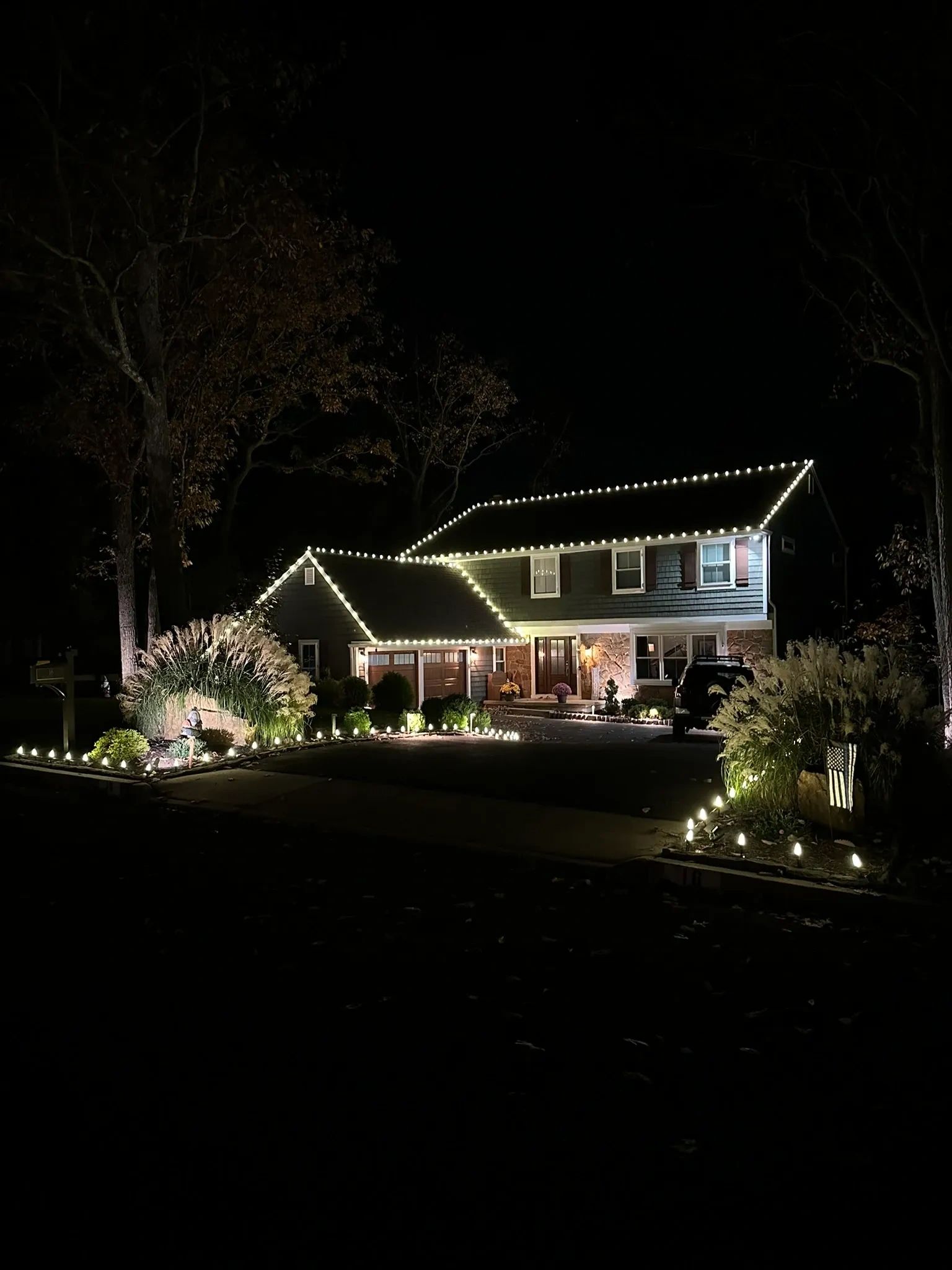 Professional holiday lighting installation in Voorhees NJ by Somebeach Services