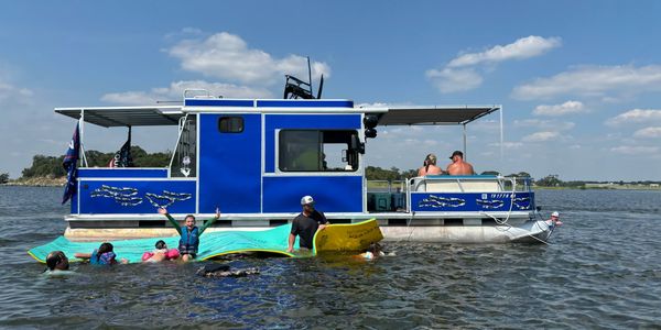 birthday party boat rental group Lake Somerville,Tx