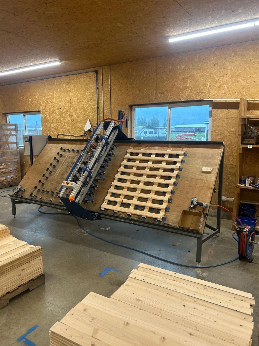 PALLET NAILER