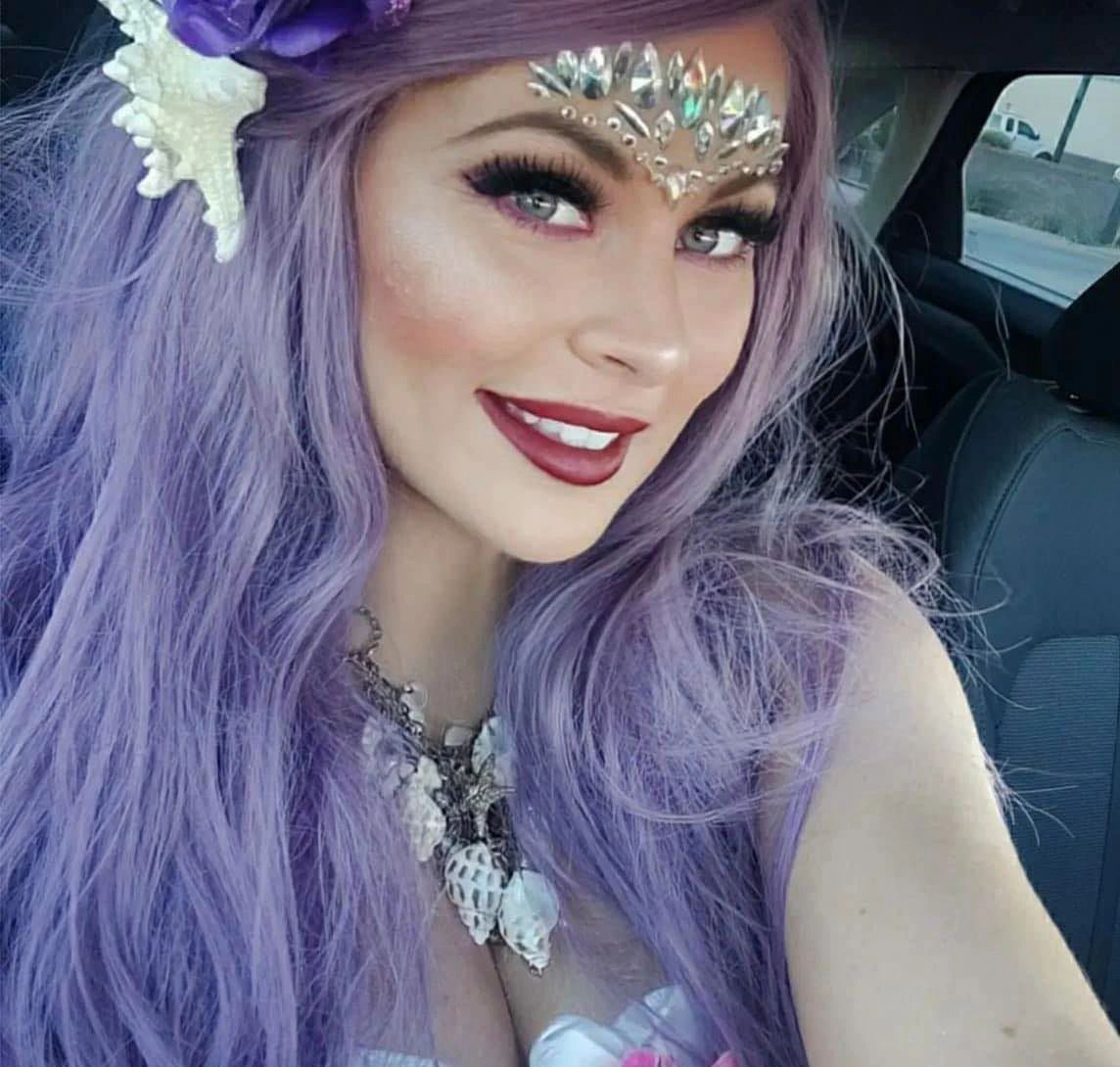 This is a volume set. The full fluff is perfect for every day looks or a more dramatic lifestyle. 