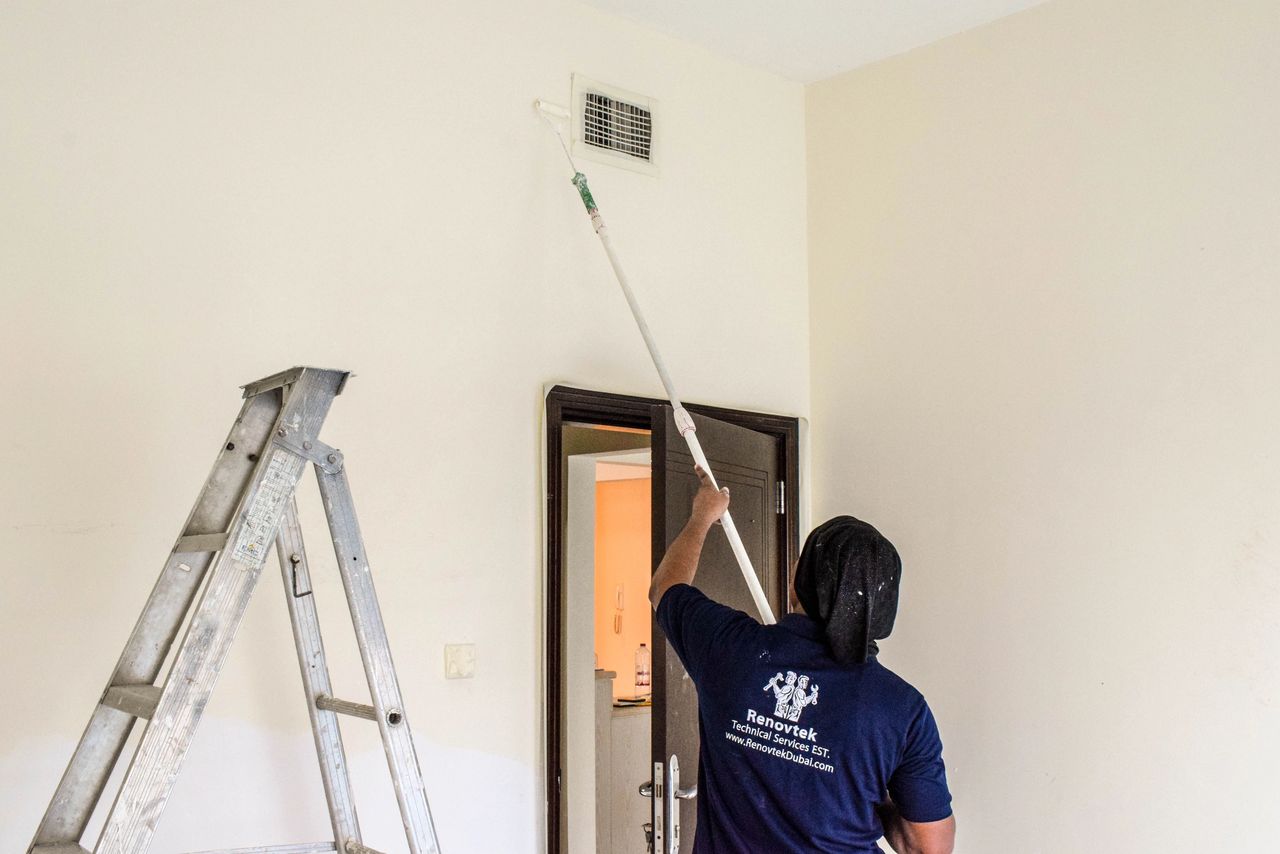 Applying National paint Mat Emulsion paint for indoor