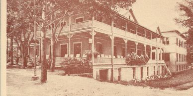 The Foy Hotel was originally called the Hoard H
ouse. It was built in the 1880's with fourteen rooms