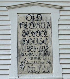 Plaque commemorating Old Fagulia School House from 1885 to 1932.