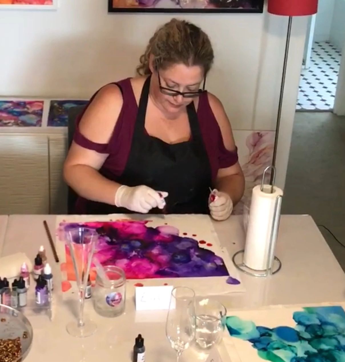 What are the benefits of creating art with alcohol inks?