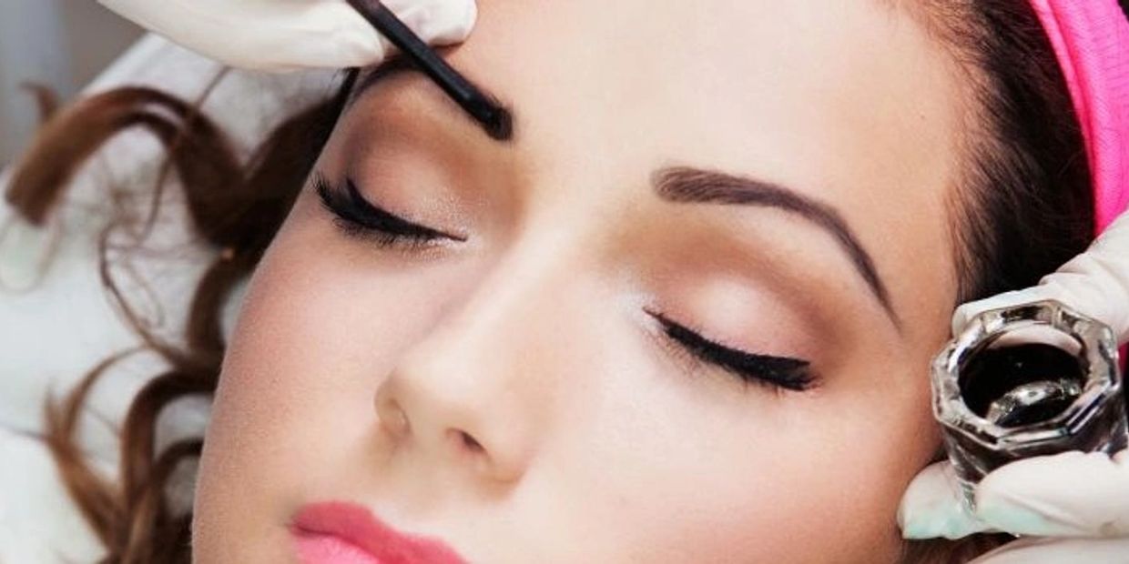 EYEBROW AND LASH TINTING IN YORKVILLE
PETALS YORKVILLE BEAUTY BROW AND LASH BAR