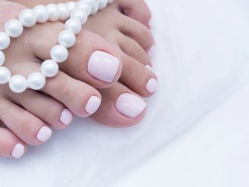 Gel overlays in Centurion Clubview
Glowing Elegance
Nail care
Beauty service
Toes
Spa