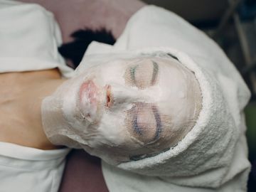 Paraffin facial
Clubview Centurion
Glowing Elegance
Skin care
Healthy skin
Vitaderm
Hydrating Mask