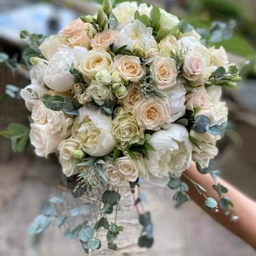 Pale-colored flowers in a bouquet