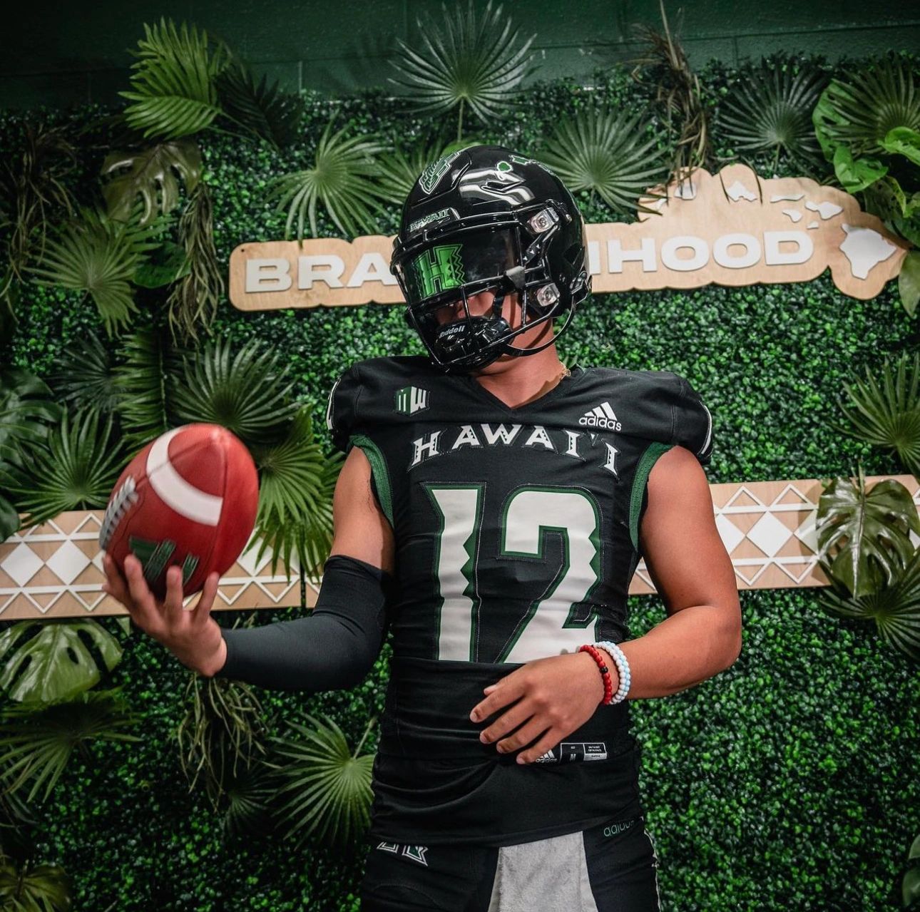 bishop-gorman-star-qb-commits-to-uh