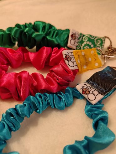 Snoddar som du kan fästa din klicker i och enkelt ha runt armen!