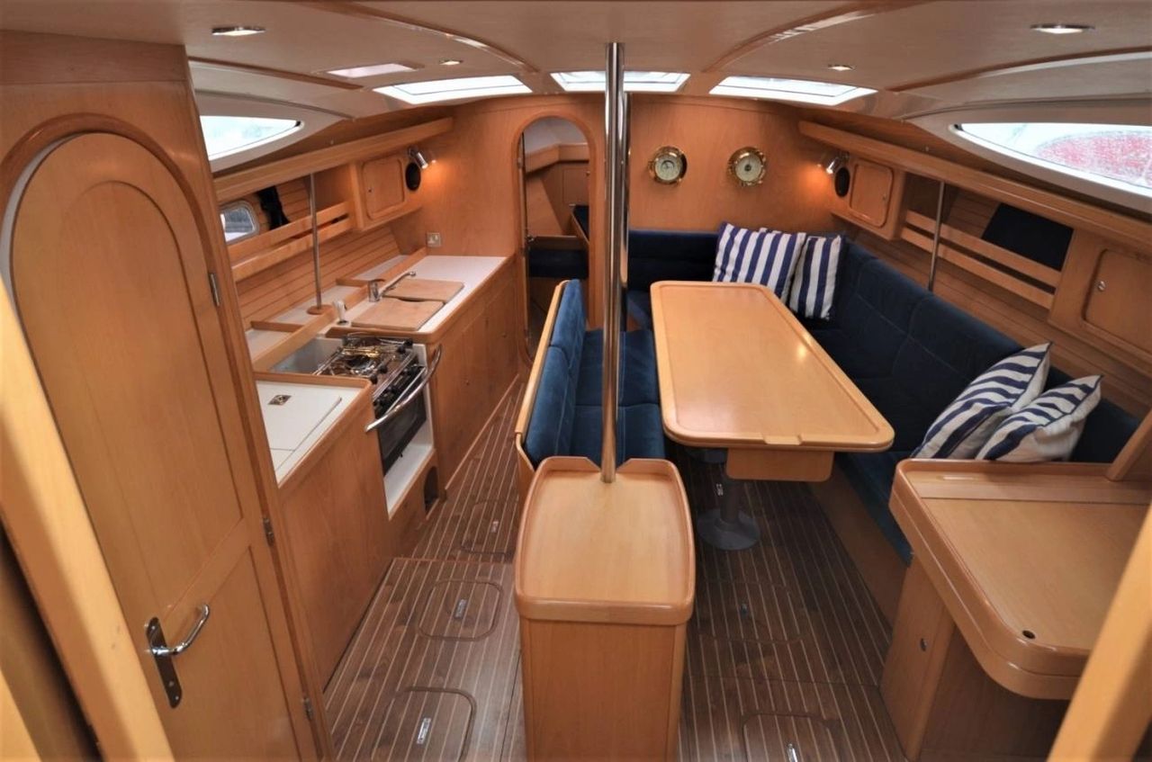 Kimochi's main saloon