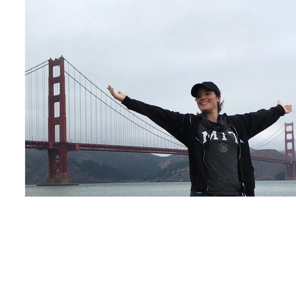 zelda mariet in an MIT sweater in front of the golden gate bridge