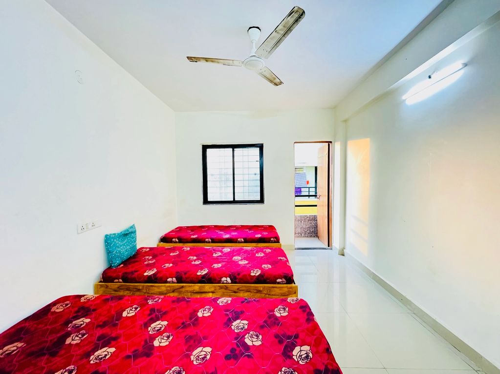 Choose from single or bunk PG rooms in Chakan, Pune.