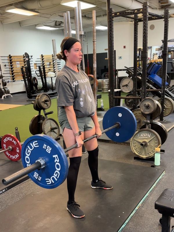 Female Athlete Performing a 100kg Deadlift
