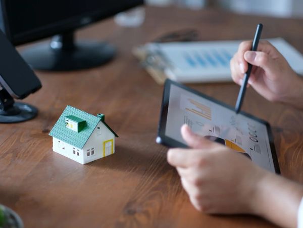 Agent using tablet with model house