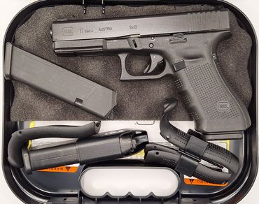 (761) USED GLOCK 17 GEN 4 9MM W/ 3 MAGS, NIGHT SIGHTS $380