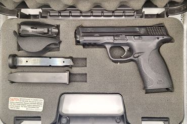 (813) LIKE NEW S&W M&P40 $270