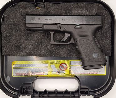 LIKE NEW GLOCK 19 GEN 3 9MM W/ 1 MAG, BOX $420