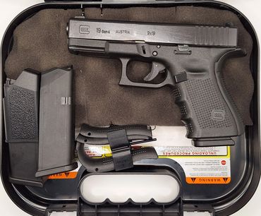 USED GLOCK 19 GEN 4 9MM W/ 3 MAGS, BOX $400
