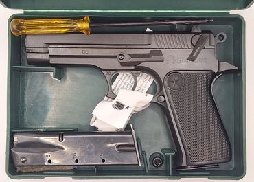 (D107) MINT STAR 30M 9MM W/ 2 MAGS, TOOLS, BOX $400