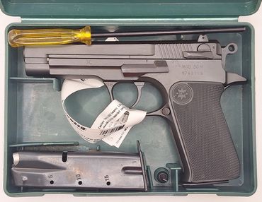 (D100) MINT STAR 30M 9MM W/ 2MAGS, TOOLS, BOX $400