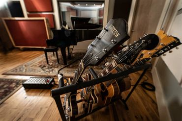 Live A room showing instruments at Twelve 3 South Recording studio in Nashville, TN.