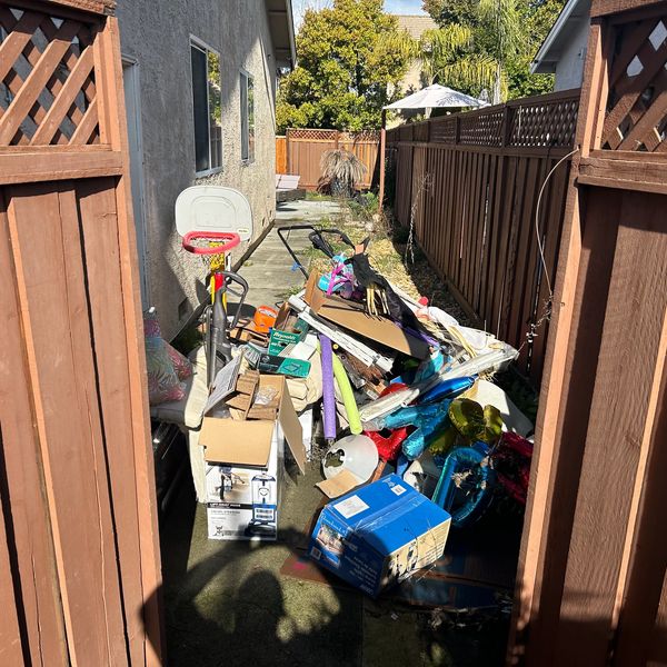 Junk removal-Junk pickup-Gilroy-Morgan hill-Junk disposal-Garage clean out-Storage unit clean out-