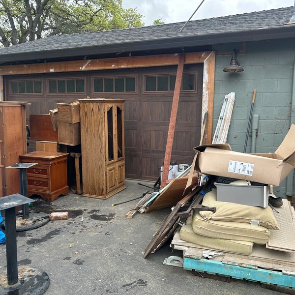 junk removal-junk pickup-couch removal-couch pickup-mattress removal-mattress pickup-yard clean up-