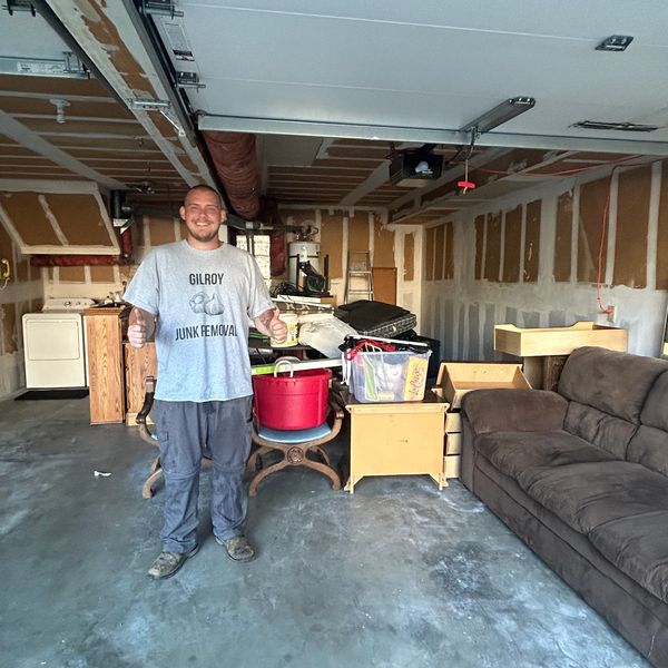 Junk removal-Junk pickup-Couch removal-Couch pickup-Furniture removal-Garage clean out-Mattress-